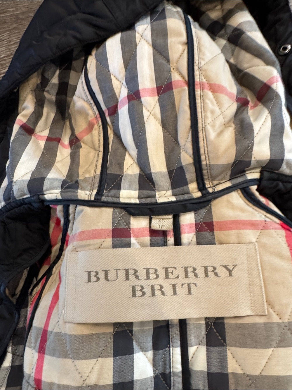 Burberry Black Quilted Jacket with Beige Nova Check Lining - Picture 9 of 12